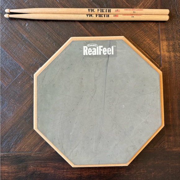 evans Other - Evans RealFeel 12” double sided Practice drum Pad with 5A Vic Firth Drumsticks